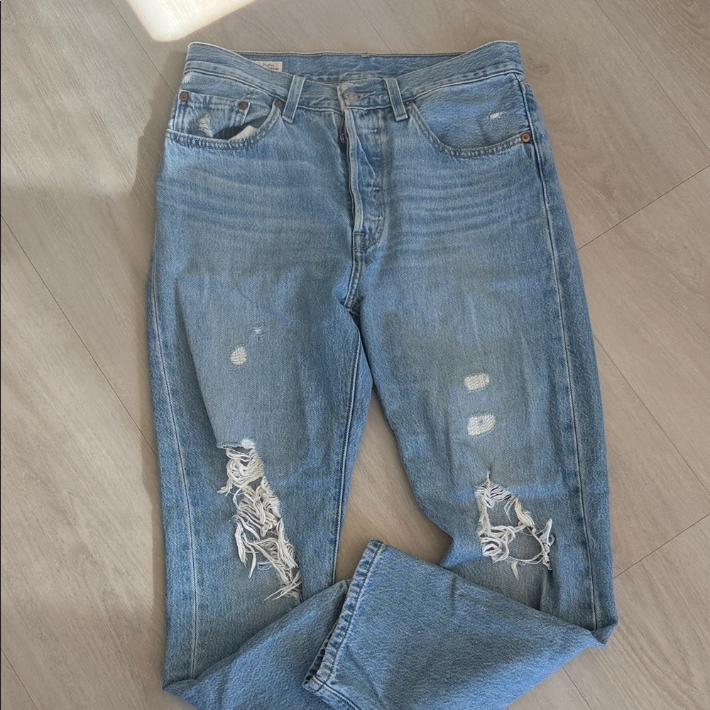 Levi’s 501 Distressed Light Blue Women's Jeans